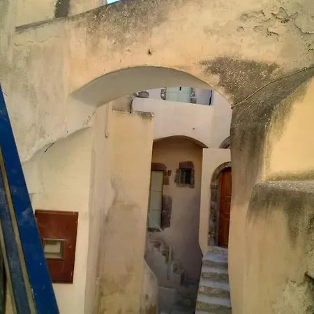 Joseph Traditional House In Castle *