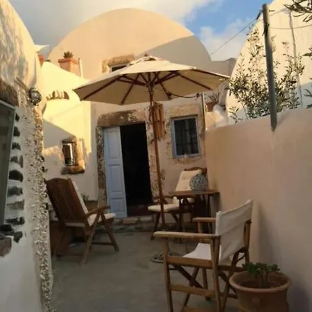 Joseph Traditional House In Castle * Emporio (Santorini)
