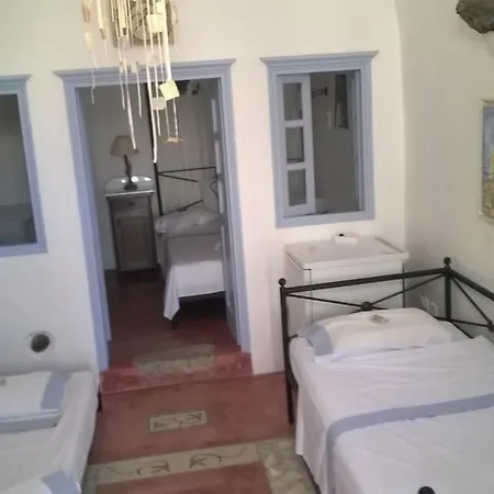 Joseph Traditional House In Castle * Emporio (Santorini)