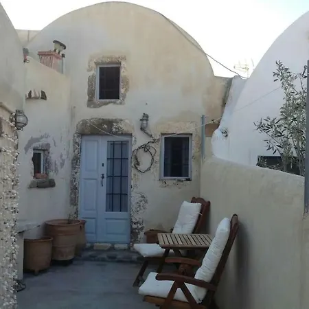 Joseph Traditional House In Castle Feriehus Emporio (Santorini)