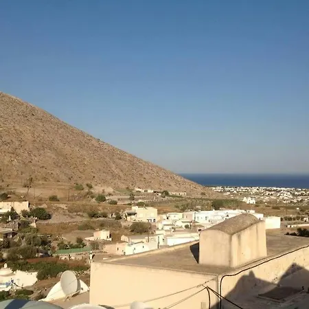 Joseph Traditional House In Castle בית נופש Emporio (Santorini)